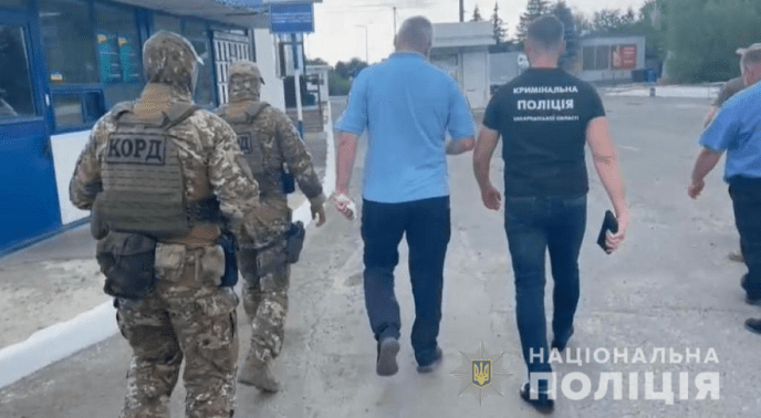 Двоє закарпатських митників попалися на корупції – 01