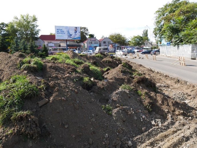Площу біля ужгородського залізничного вокзалу реконструюють у кілька етапів – 03