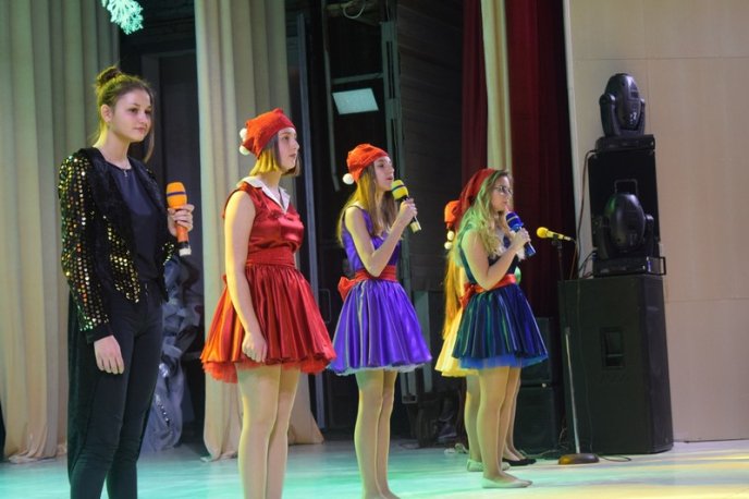 В Ужгороді влаштували святковий концерт для дітей – 08