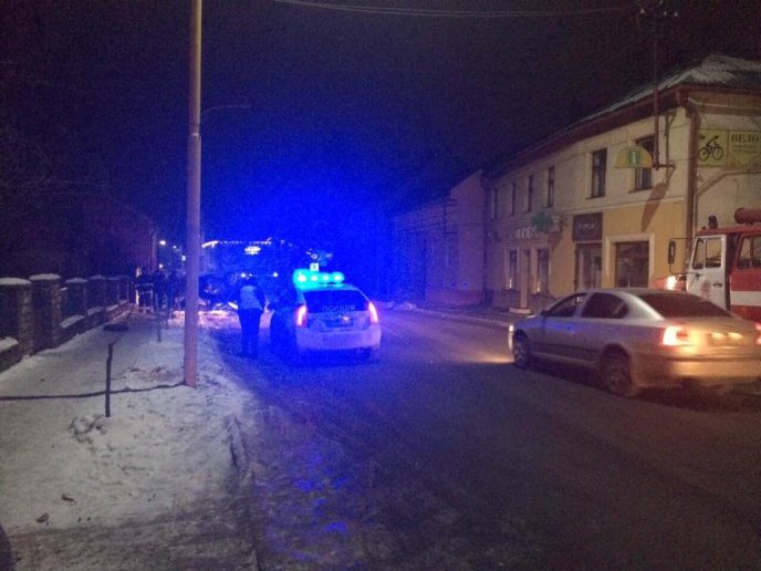 З’явились фото карколомної новорічної ДТП в Ужгороді, у яку потрапила іномарка "BMW" – 10
