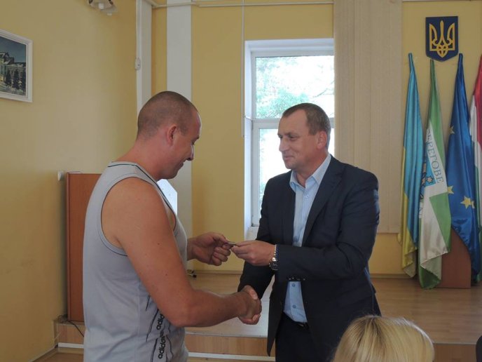 Сімом закарпатським бійцям вручили нагрудні знаки від Генштабу - «Учасник АТО» – 08 Сімом закарпатським бійцям вручили нагрудні знаки від Генштабу - «Учасник АТО» – 08