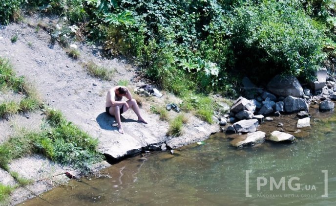 Рятуючись від спеки, мукачівці окупували Латорицю – 18