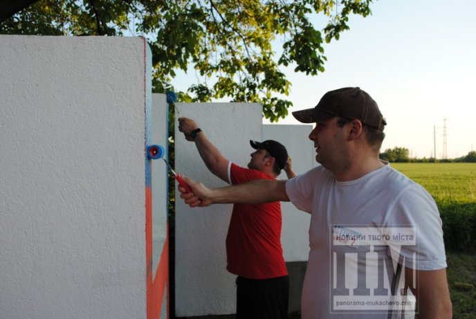 Вказівник Мукачево отримав "обличчя" кольорів державного прапору (ФОТОРЕПОРТАЖ) – 06