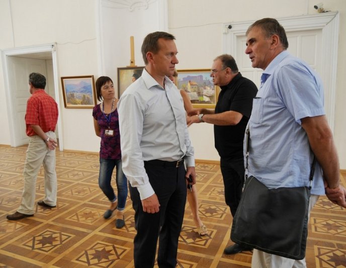 В Ужгороді відкрили виставку відомого художника – 01