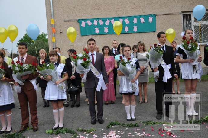 Свято "Останнього дзвоника" зібрало у Мукачівській ЗОШ №7 багато гостей (ФОТОРЕПОРТАЖ) – 14