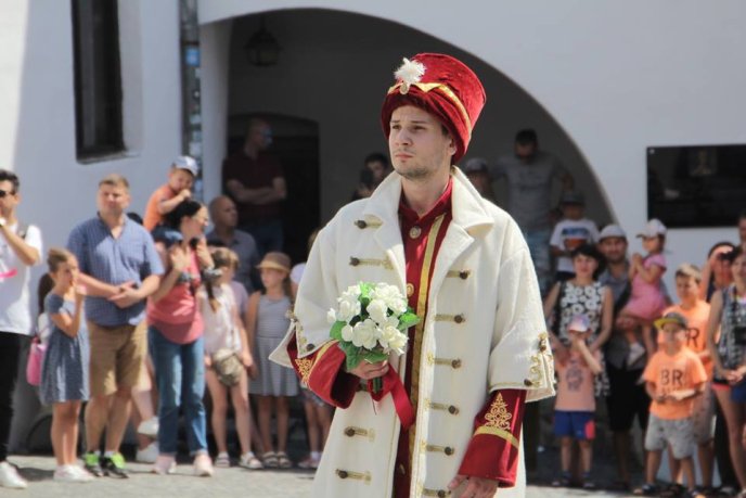 У Мукачеві влаштували реконструкцію весілля Ілони Зріні та Імре Текелі – 16