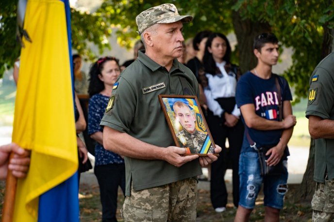 На Закарпатті поховали 27-річного солдата – 01