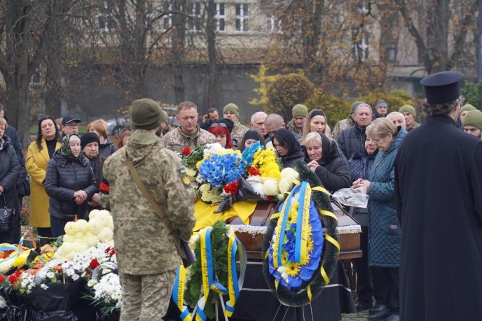 Поховали добровольця, який із 2022 року захищав Україну на фронті – 02