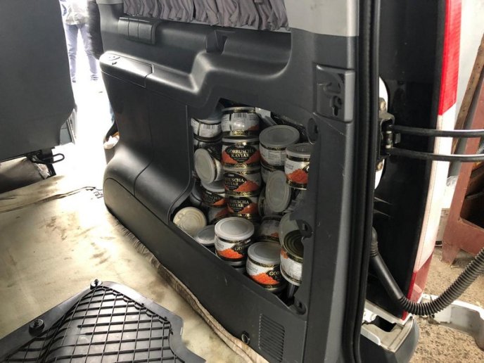 Закарпатець запакував мікроавтобус ікрою – 01