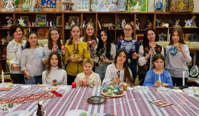 Майстер-клас із писанкарства провели у Мукачеві – 02