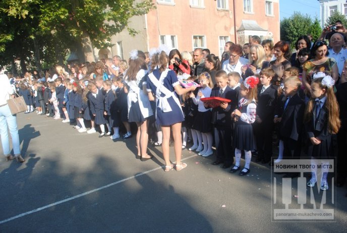 Перший дзвоник відсвяткували у Мукачівській гімназії (ФОТОРЕПОРТАЖ) – 22 Перший дзвоник відсвяткували у Мукачівській гімназії (ФОТОРЕПОРТАЖ) – 22