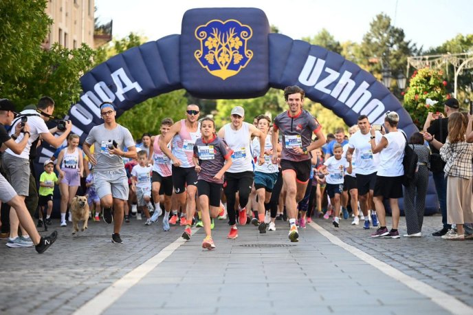 В Ужгороді відбувся щорічний забіг «Шаную воїнів, біжу за героїв України» – 01