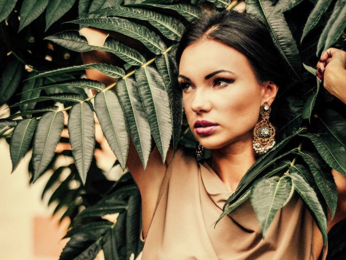 У знаменитої красуні-поліцейської з Києва з’явилась конкурентка у Закарпатті – фотомодель – 05