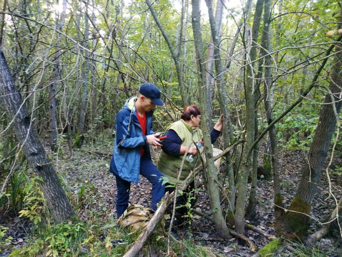 Рятувальники всю ніч шукали загублену у лісі жінку – 03