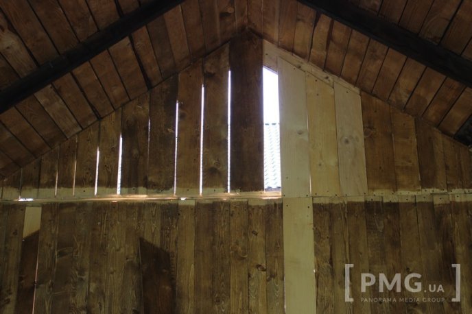 Збудовані до фестивалю "Червене вино" будиночки у парку "Перемога" руйнуються на очах – 12