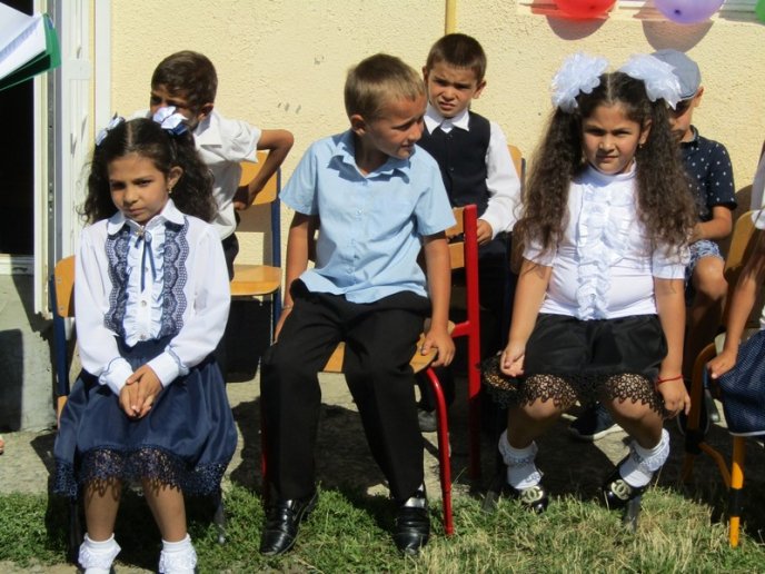 Майже 30 маленьких ромів святкували випускний в Ужгороді – 03