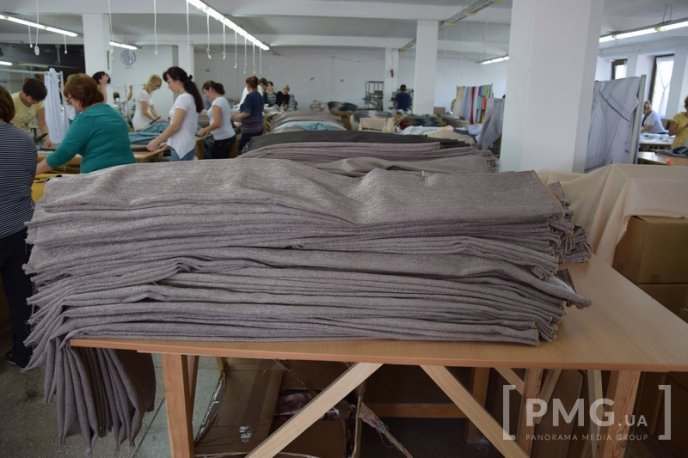 На Мукачівщині виготовляють текстиль для відомих світових брендів – 12
