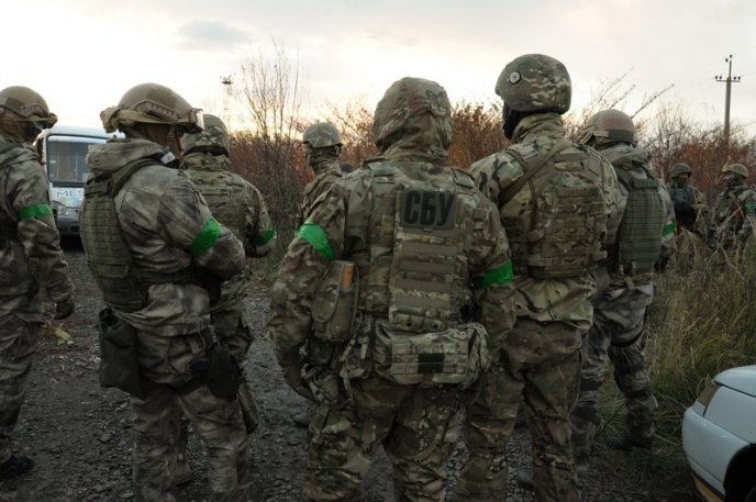 У Мукачеві "терористи" захопили потяг та взяли в заручники його охоронців – 08