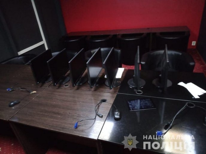 У кілька закладів Ужгорода і Мукачева навідалась поліція – 07 У кілька закладів Ужгорода і Мукачева навідалась поліція – 07