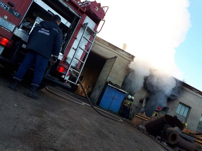 12 рятувальників гасили пожежу на Ужгородщині – 06