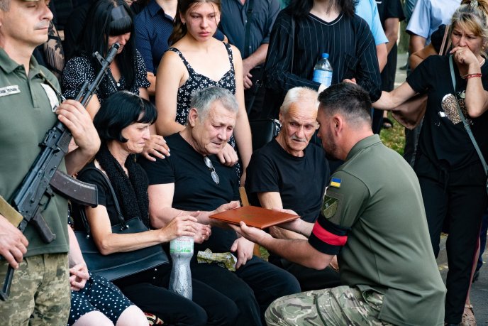 Закарпаття попрощалось з Героєм, який кілька днів тому загинув на війні – 03