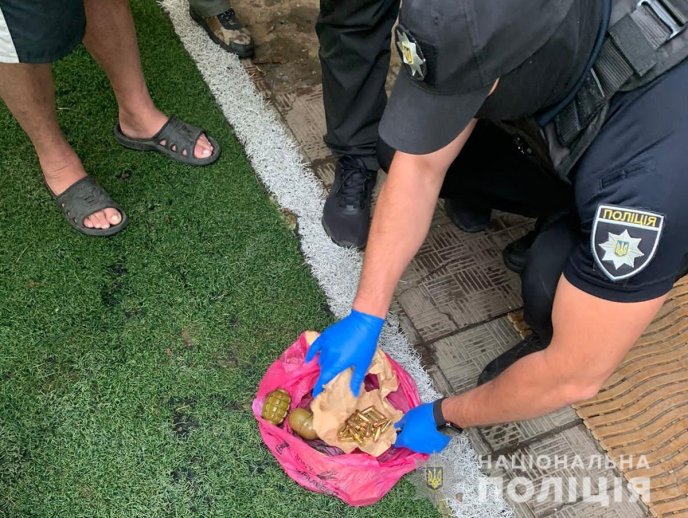 Затримано росіянина, який поблизу Ужгорода мав схованку зі зброєю та боєприпасами – 05