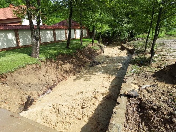 Зруйновано 4 мости, підтоплено 40 дворогосподарств: негода накоїла лиха у селі на Іршавщині – 14