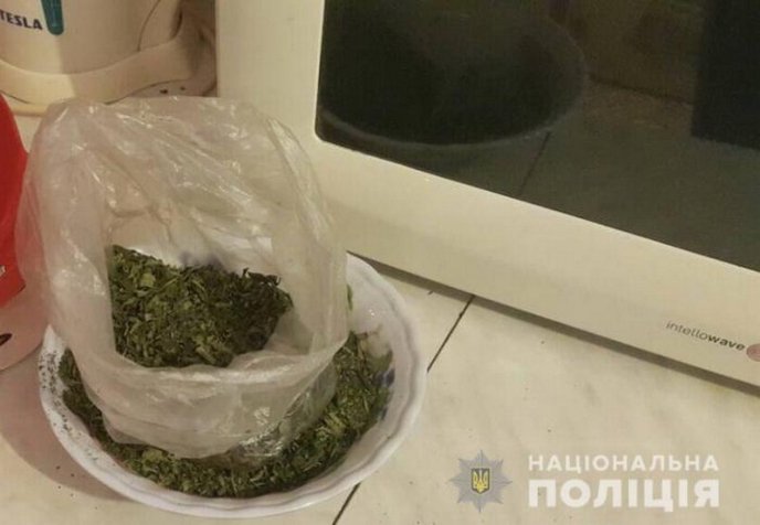 У будинку молодого закарпатця провели обшук – 02