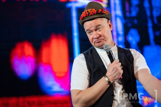 Зеленський з «Кварталом 95» в Ужгороді: Агітувати не збираємось, однак закликаємо всіх прийти на вибори – 16