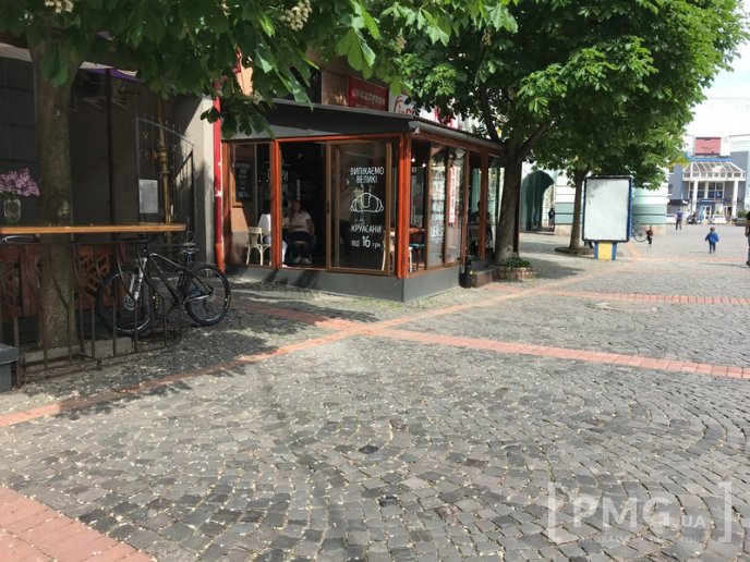 Відкрили літні майданчики кафе і ресторанів: які заклади вже працюють у Мукачеві – 02