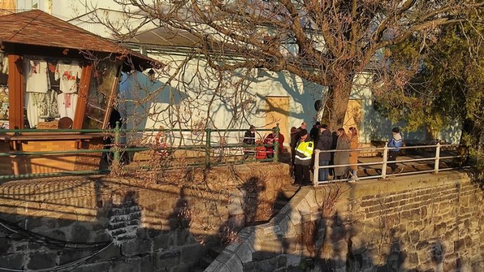 В Ужгороді стався величезний обвал на пішохідній зоні: в міськраді прокоментували інцидент – 05