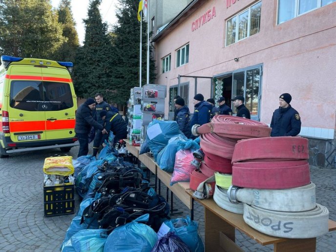 Реанімобіль та оснащення передав мукачівським медикам і рятувальникам керівник TUP GmbH – 03