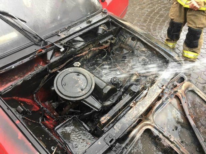 У Виноградові посеред вулиці загорівся автомобіль – 03