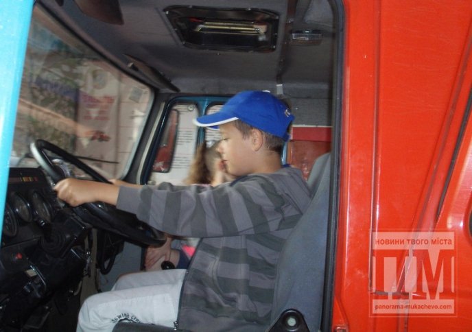 Мукачівські пожежники влаштували день відкритих дверей для школярів (ФОТОРЕПОРТАЖ) – 03