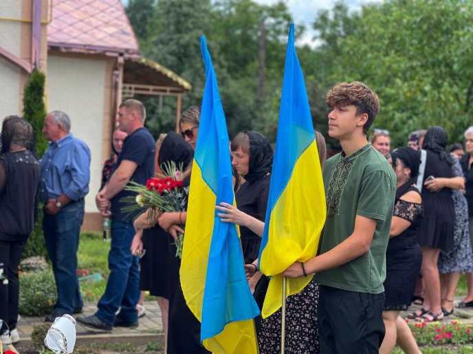 На Мукачівщині поховали військового, якого майже рік вважали зниклим безвісти – 01 На Мукачівщині поховали військового, якого майже рік вважали зниклим безвісти – 01