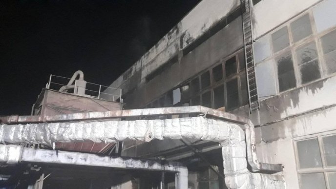 Вночі спалахнула пожежа на деревообробному підприємстві у Перечині – 03 Вночі спалахнула пожежа на деревообробному підприємстві у Перечині – 03