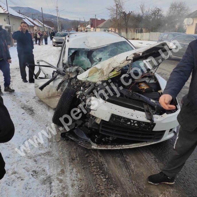 Сьогодні сталась моторошна ДТП: автівки дуже понівечені – 01