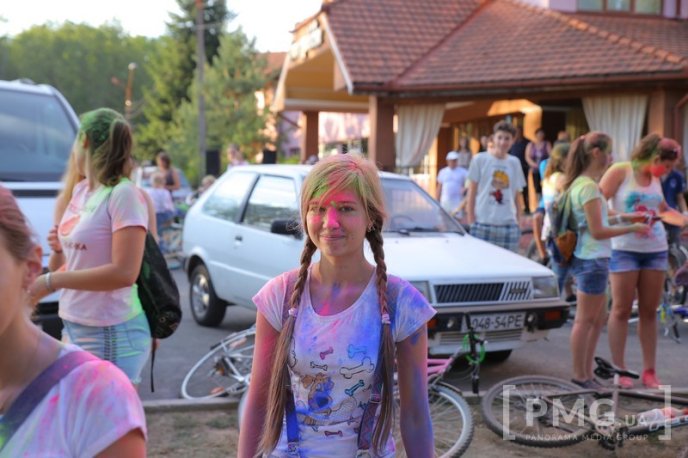 Велозаїзд у День Незалежності України та "кольоровий" флешмоб у Мукачеві: як це було – 31