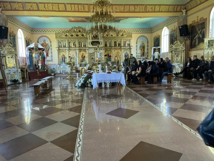 На Закарпатті поховали воїна, який загинув у боях з російськими окупантами – 02