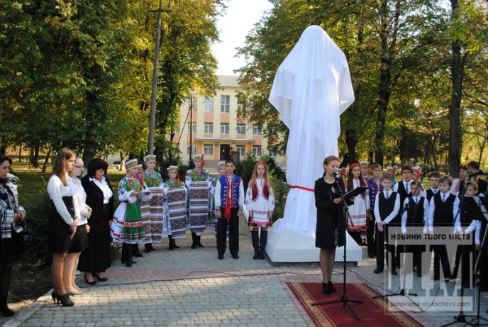 В час кризи у Мукачеві відкрили ще один пам’ятник Тарасу Шевченку (ФОТОРЕПОРТАЖ) – 02
