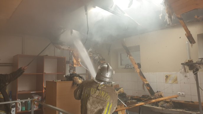 Закарпатські вогнеборці показали наслідки масштабної пожежі  – 15