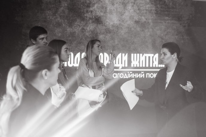 Мода заради життя: на Закарпатті відбувся ІІІ-й благодійний показ мод дизайнерки Роксолани Новак – 12