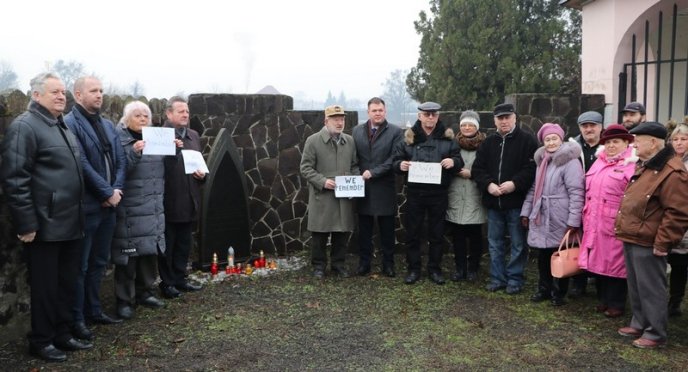 У Мукачеві відбувся мітинг-реквієм та вшанування пам’яті жертв Голокосту – 02 У Мукачеві відбувся мітинг-реквієм та вшанування пам’яті жертв Голокосту – 02