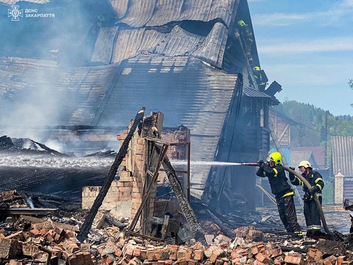На Закарпатті сьогодні вирувала велика пожежа – 04