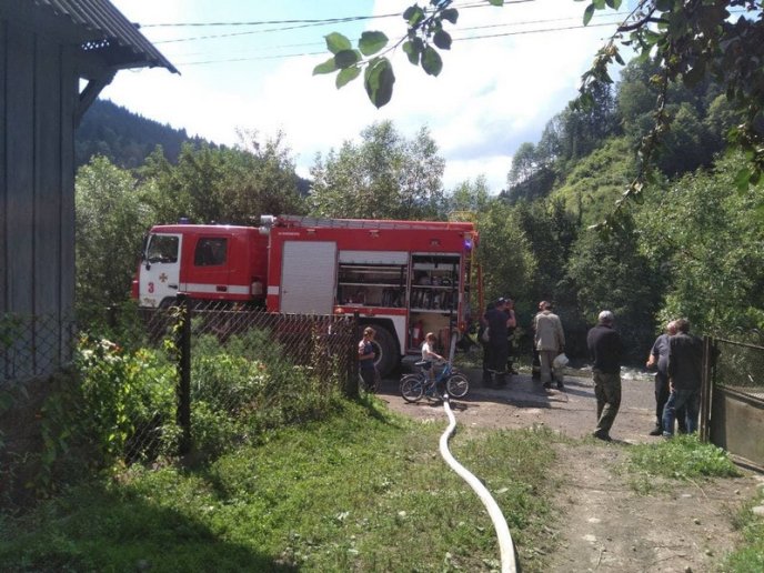 Пильні сусіди повідомили рятувальників про пожежу – 01