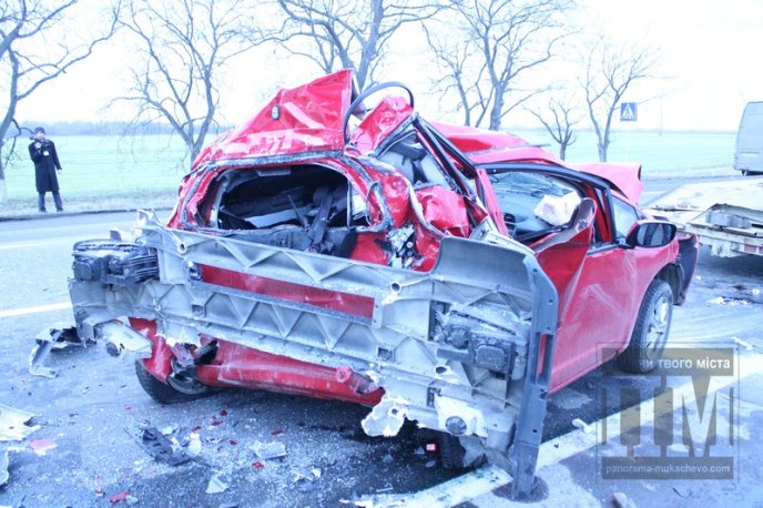 На машині, яка збила жінку біля Клячанова були сині номери, але відразу після ДТП їх зняли – очевидець (ФОТО) – 03