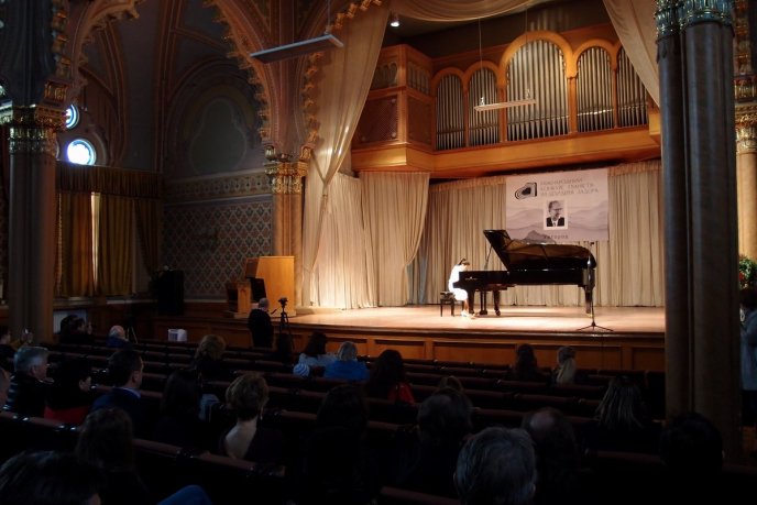 У Закарпатській філармонії визначили переможців відкритого конкурсу піаністів імені Дезидерія Задора – 09