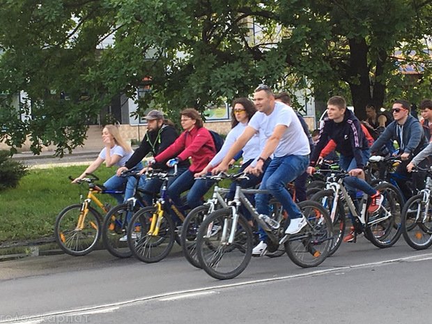 Вулицями Ужгорода проїхались близько сотні велосипедистів – 07
