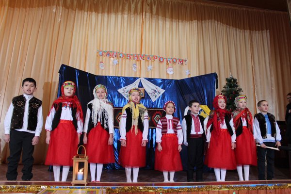 Юні колядники славили народження Ісуса Христа на фестивалі «Вифлеємська зіронька» у Дубовому – 13 Юні колядники славили народження Ісуса Христа на фестивалі «Вифлеємська зіронька» у Дубовому – 13