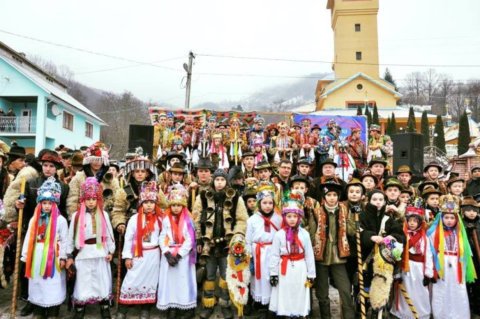 На Рахівщині проходить фестиваль "Гуцульські бетлегеми" – 03